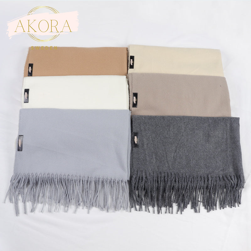 Akora-Winter scarf with tassels